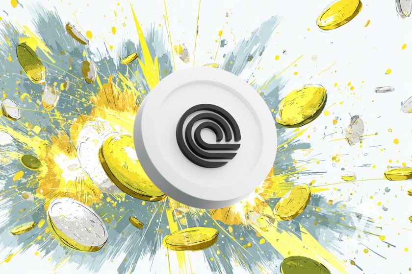 Frau tanzt glücklich in Schwimmbad.