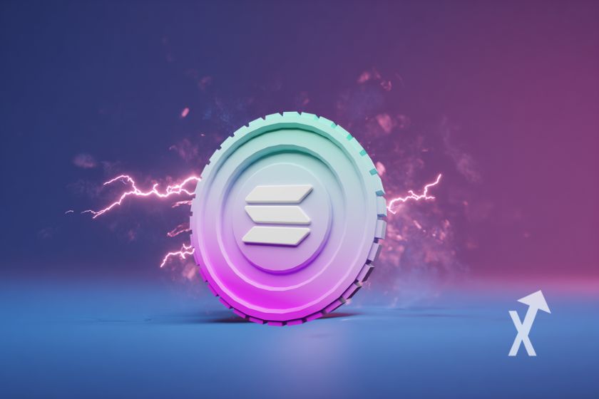 Frohe junge Frau l&auml;chelt gl&uuml;cklich.