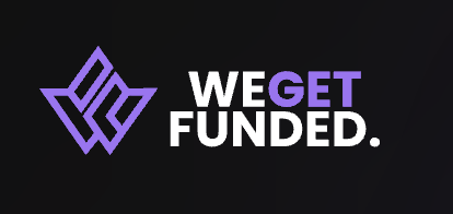 WeGetFunded in Weiß und Violett mit violettem Logo links auf schwarzem Hintergrund