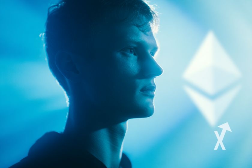 Vitalik Buterin con logo Ethereum azul.