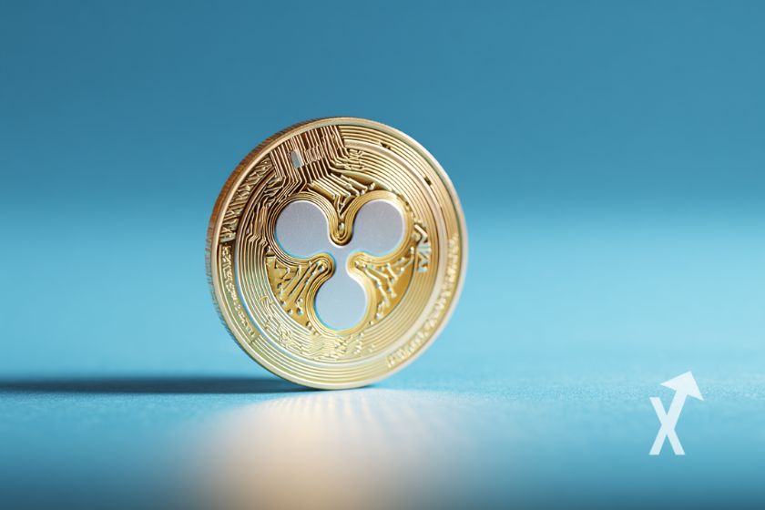Moneda XRP amarilla sobre azul claro.