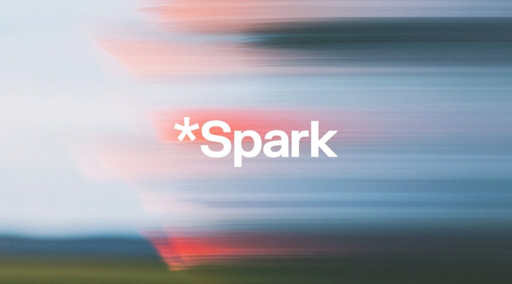 visual representando el protocolo Spark con logo blanco sobre un fondo colorido y moderno en naranja degradado de gris