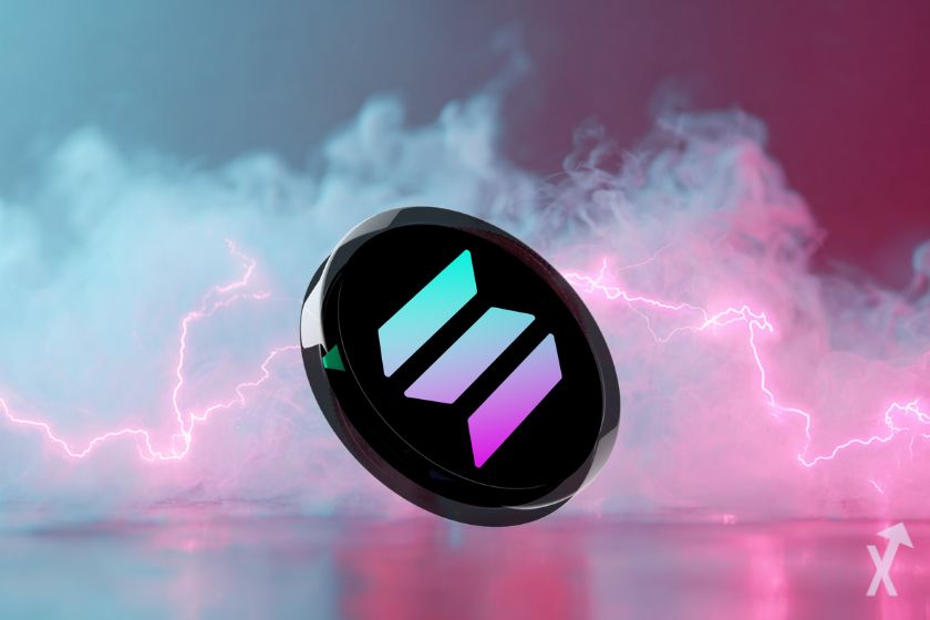 Moneda Solana rodeada de electricidad y nubes.