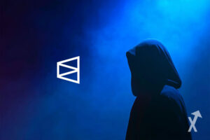 Fondo azul con hombre y logo.