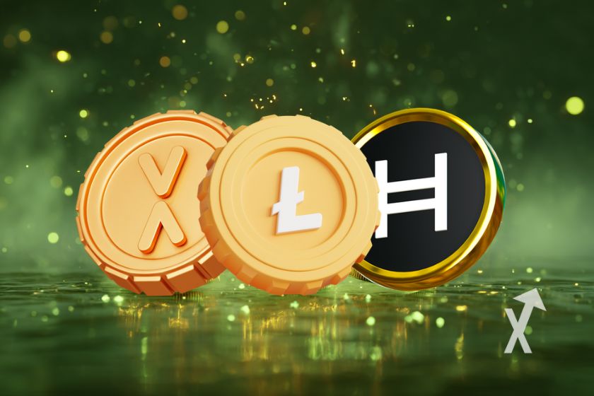 3 coins XRP HBAR litecoin sur un fond vert avec etincelles
