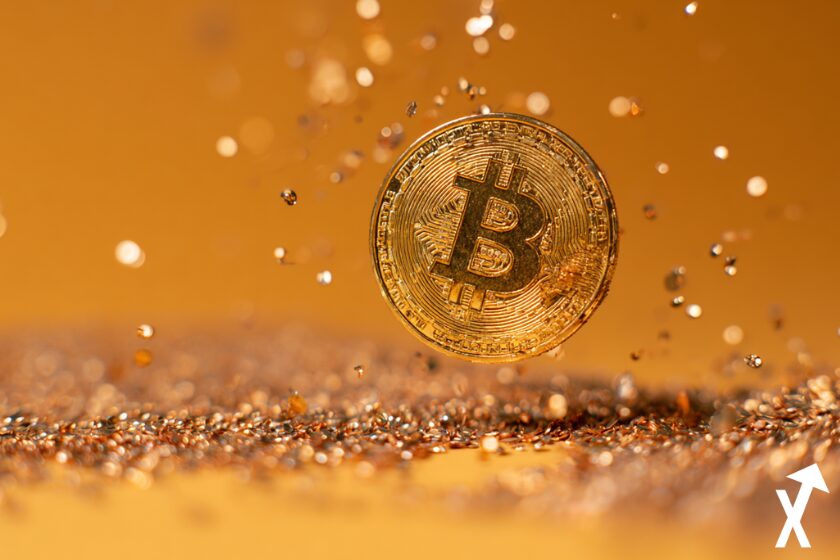 bitcoin coin doré sur fond orange doré etincelles