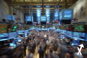 Représentation dynamique de Wall Street, marché des actions en pleine effervescence, écrans géants affichant des trading charts vert et rouge, chandeliers japonais lumineux, graphiques en temps réel, traders en mouvement flou