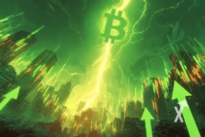 Bitcoin logo en vert au dessus d'une ville avec des bougies grafiques et fleches vertes